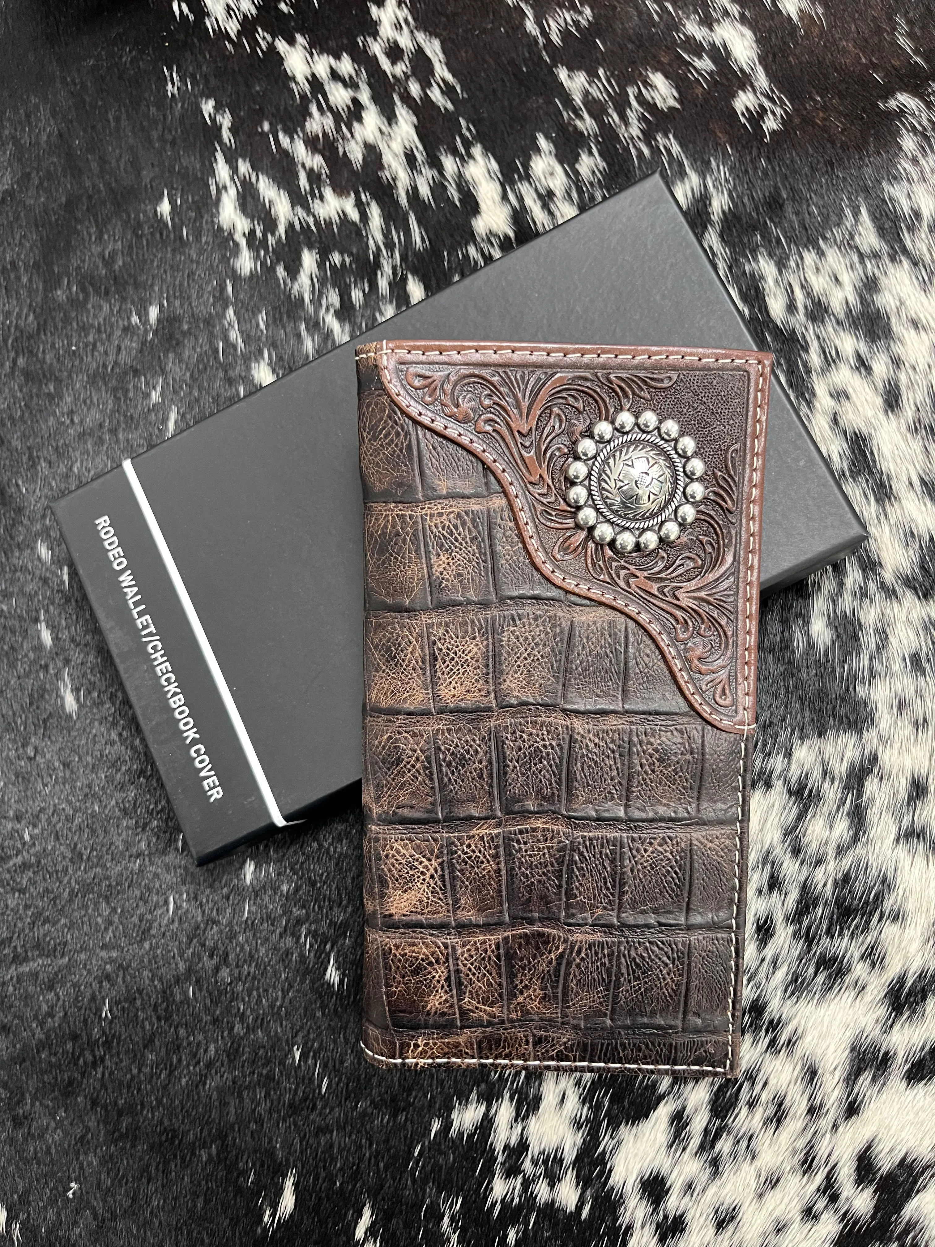 Ariat Floral Embossed Overlay Checkbook Cover Rodeo Wallet A3529402