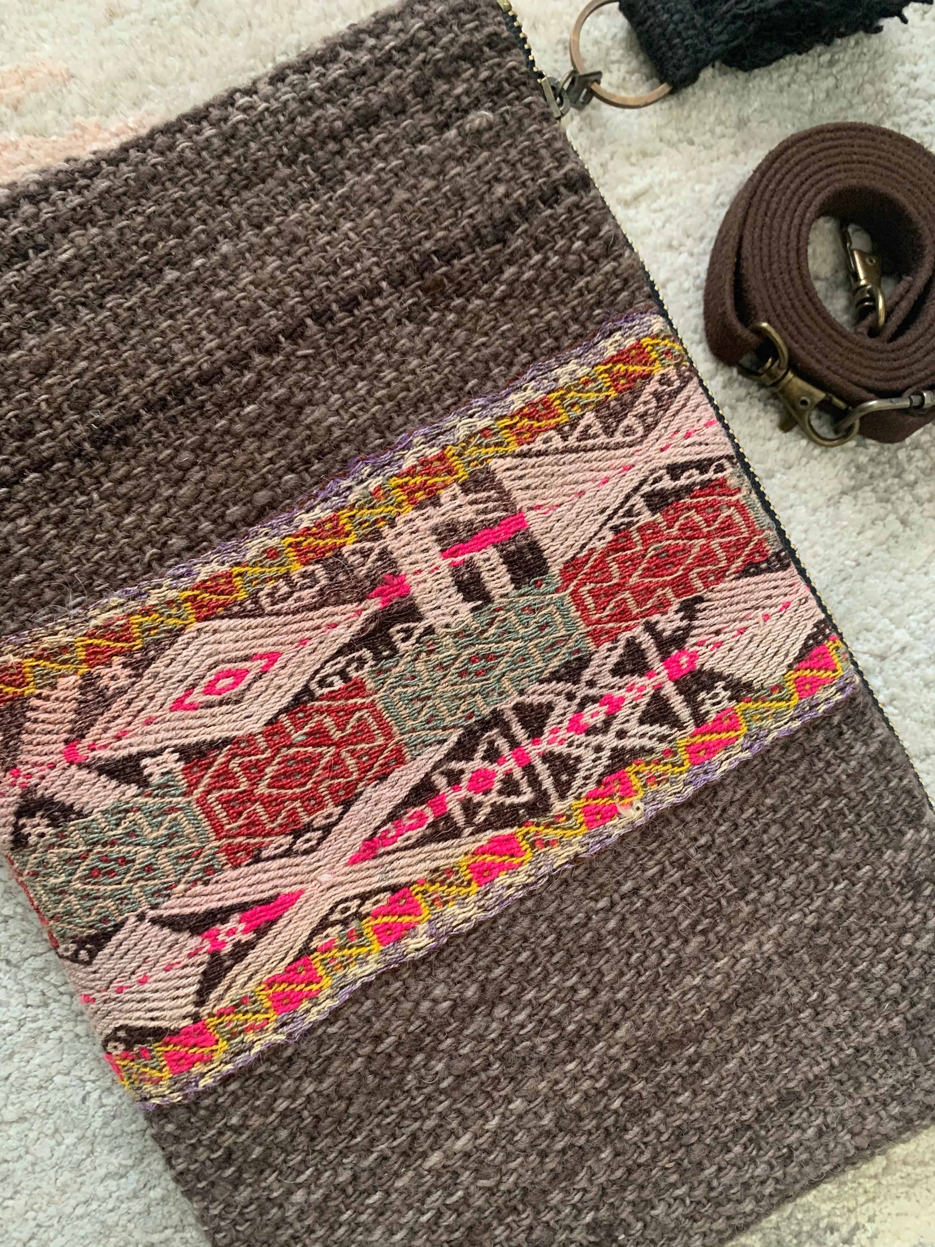 Cinturon Convertible Bag in Brown (MORE TEXTILES)