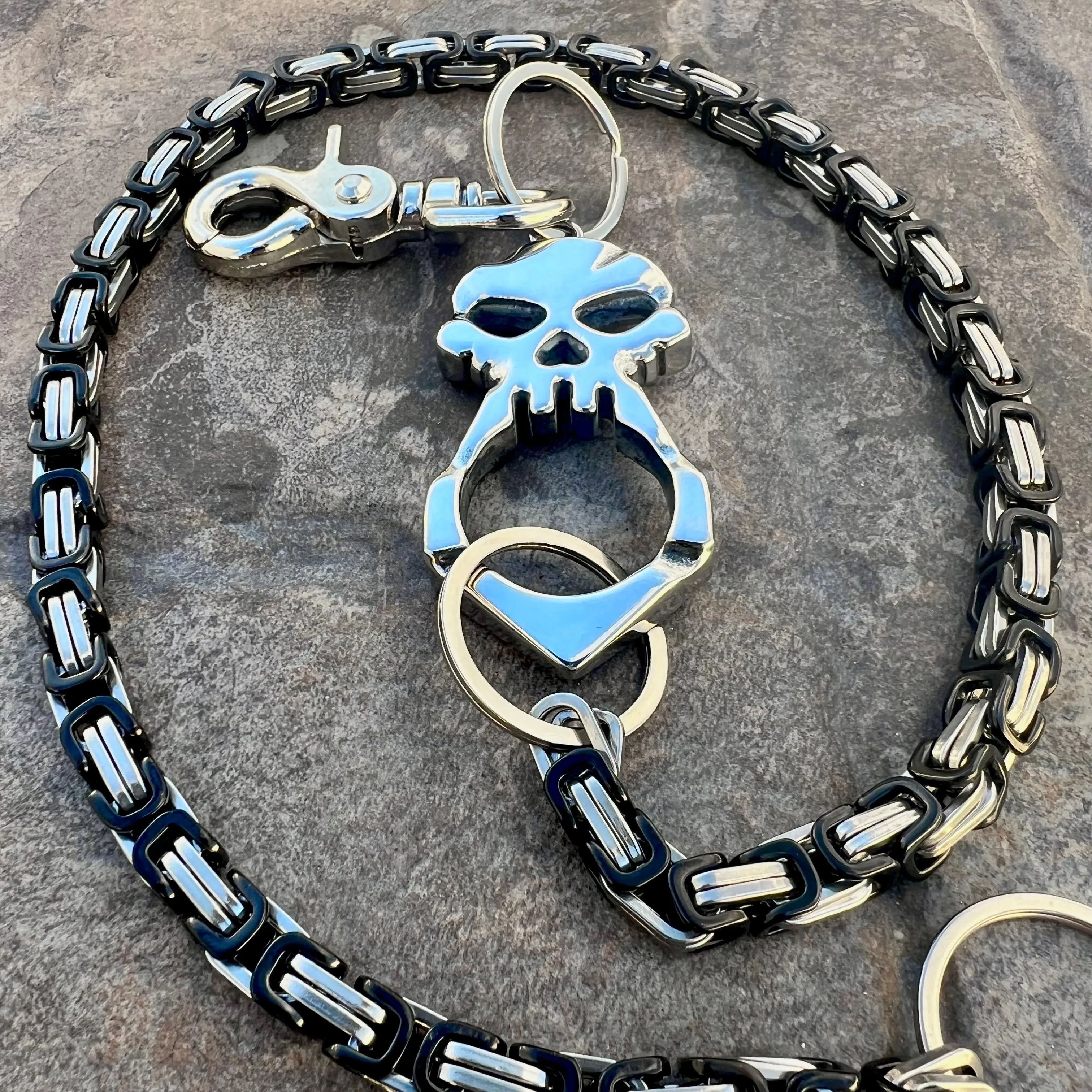 One Finger Ring Polished Wallet Chain - Black & Silver Daytona Deluxe - WC066D