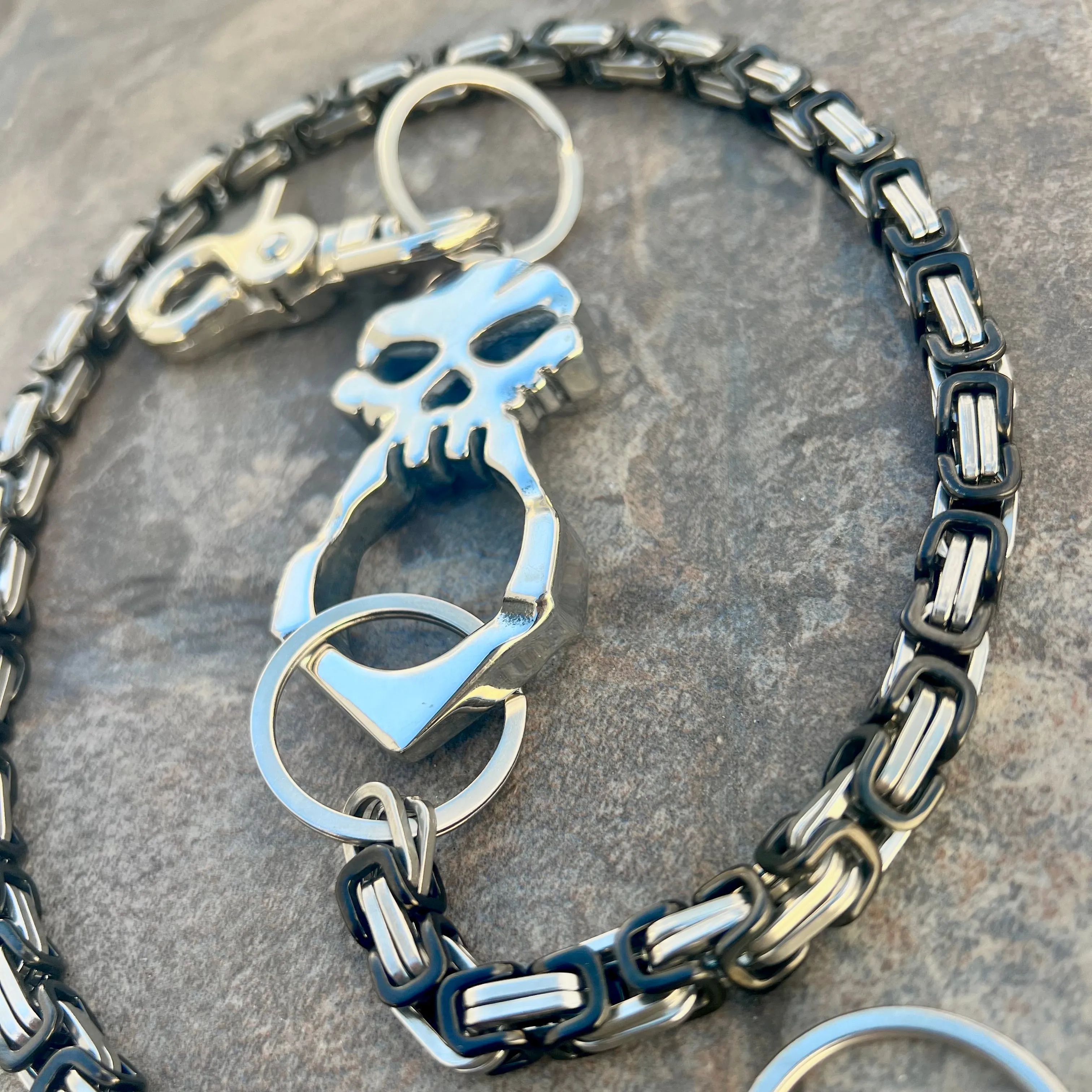 One Finger Ring Polished Wallet Chain - Black & Silver Daytona Deluxe - WC066D